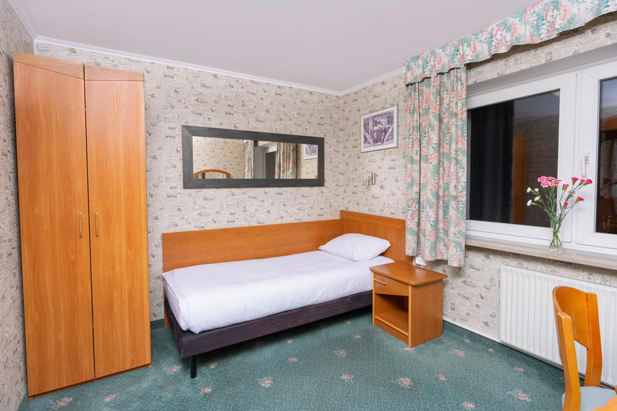 Hotel Victory Home Варшава Экстерьер фото