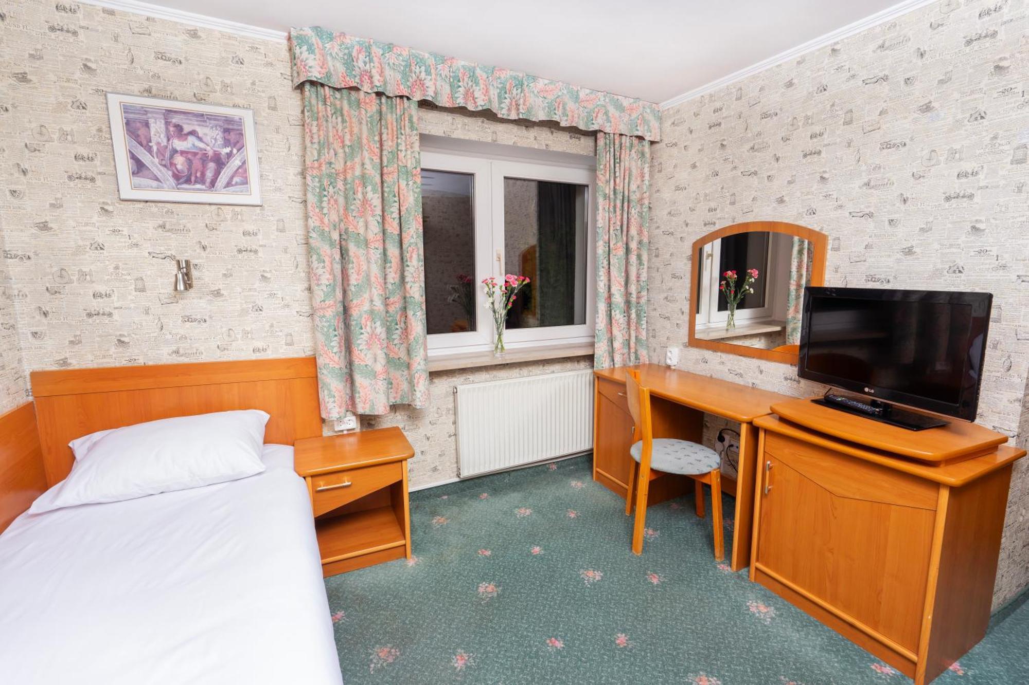 Hotel Victory Home Варшава Экстерьер фото