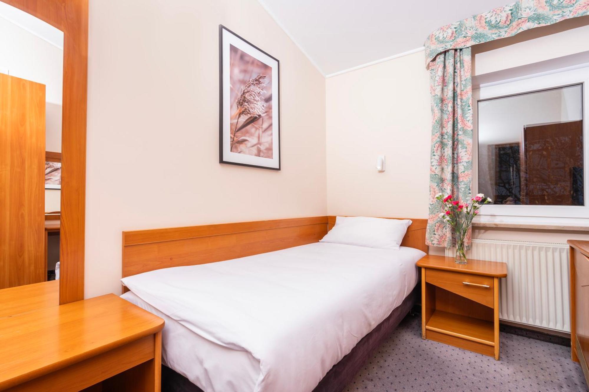 Hotel Victory Home Варшава Экстерьер фото